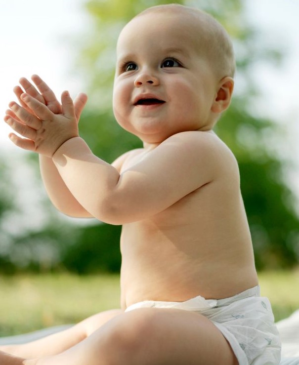 baby clapping