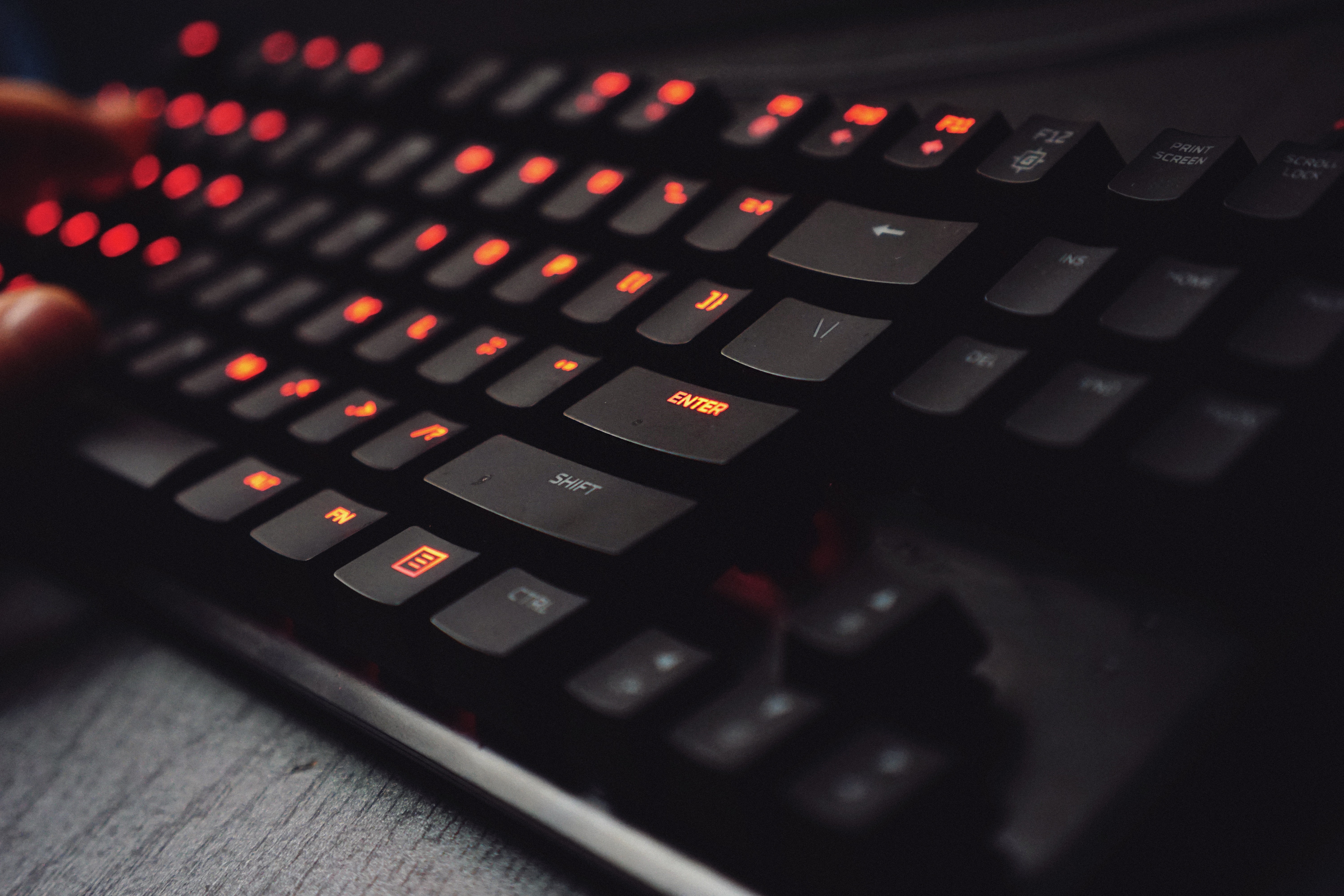 Keyboard with red back light.