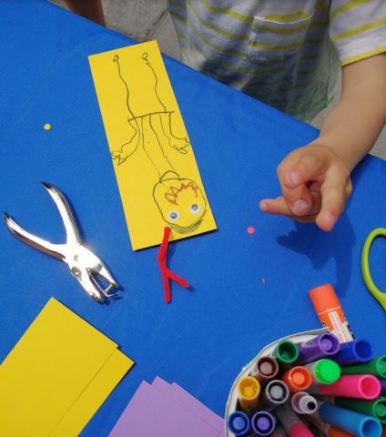 A bookmark craft made after hearing a storybook.